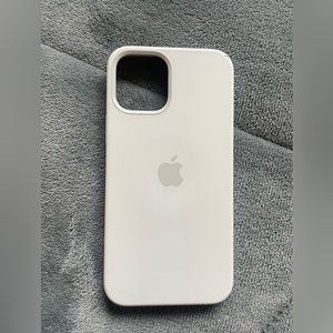 IPhone 12/12 pro Silicone Case with MagSafe
